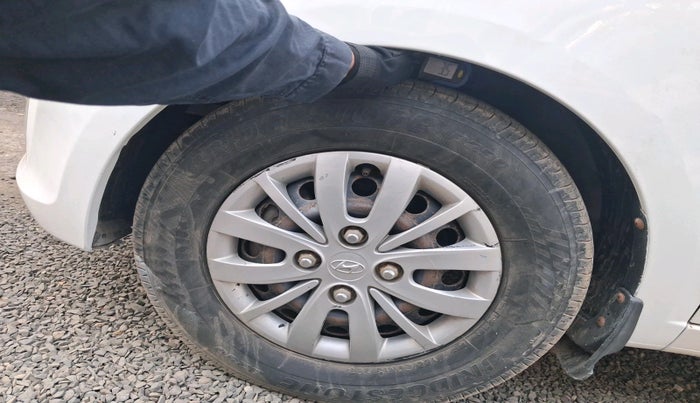 2015 Hyundai i10 SPORTZ 1.1, Petrol, Manual, 70,831 km, tyre