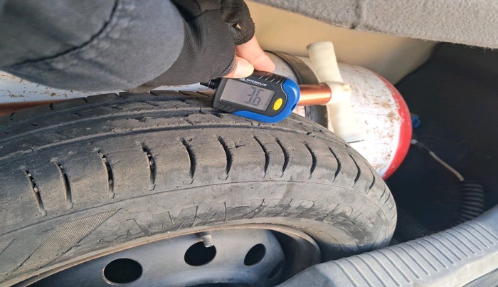 2015 Hyundai i10 SPORTZ 1.1, Petrol, Manual, 70,831 km, tyre