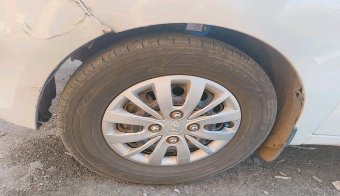 2013 Hyundai i10 MAGNA 1.1 LPG, Petrol, Manual, 1,00,238 km, tyre