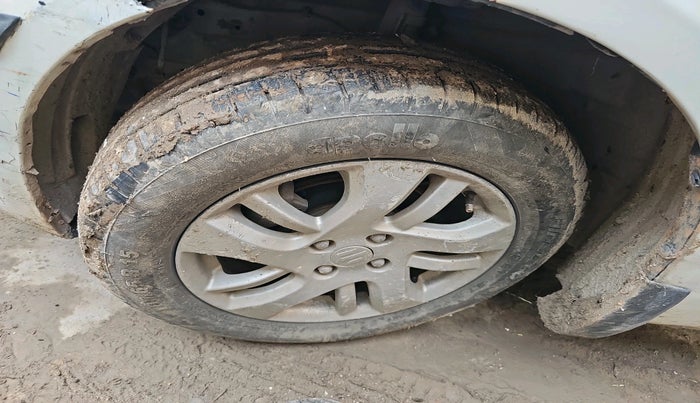 2012 Maruti Swift Dzire ZXI, Petrol, Manual, 1,08,859 km, tyre