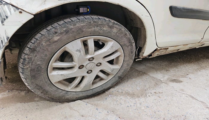 2012 Maruti Swift Dzire ZXI, Petrol, Manual, 1,08,859 km, tyre