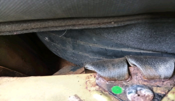 2010 Chevrolet Beat LT PETROL, Petrol, Manual, 1,22,784 km, tyre