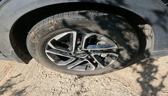 2023 KIA CARENS LUXURY PLUS IMT 1.5 DIESEL IMT, Diesel, Manual, 24,811 km, tyre