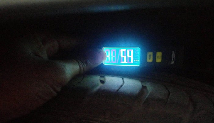 2017 Toyota Innova Crysta 2.8 ZX AT 7 STR, Diesel, Automatic, 58,904 km, tyre