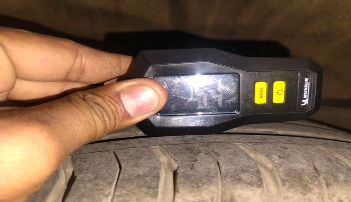 2017 Toyota Innova Crysta 2.8 ZX AT 7 STR, Diesel, Automatic, 58,904 km, tyre