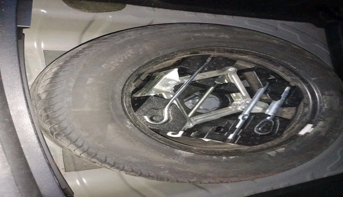 2023 MG ASTOR SAVVY 1.5 CVT, Petrol, Automatic, 37,593 km, tyre