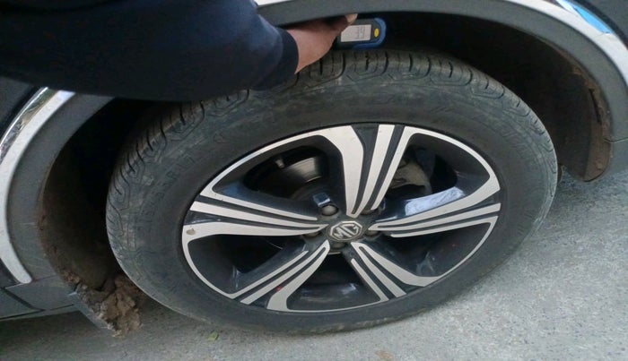 2023 MG ASTOR SAVVY 1.5 CVT, Petrol, Automatic, 37,593 km, tyre