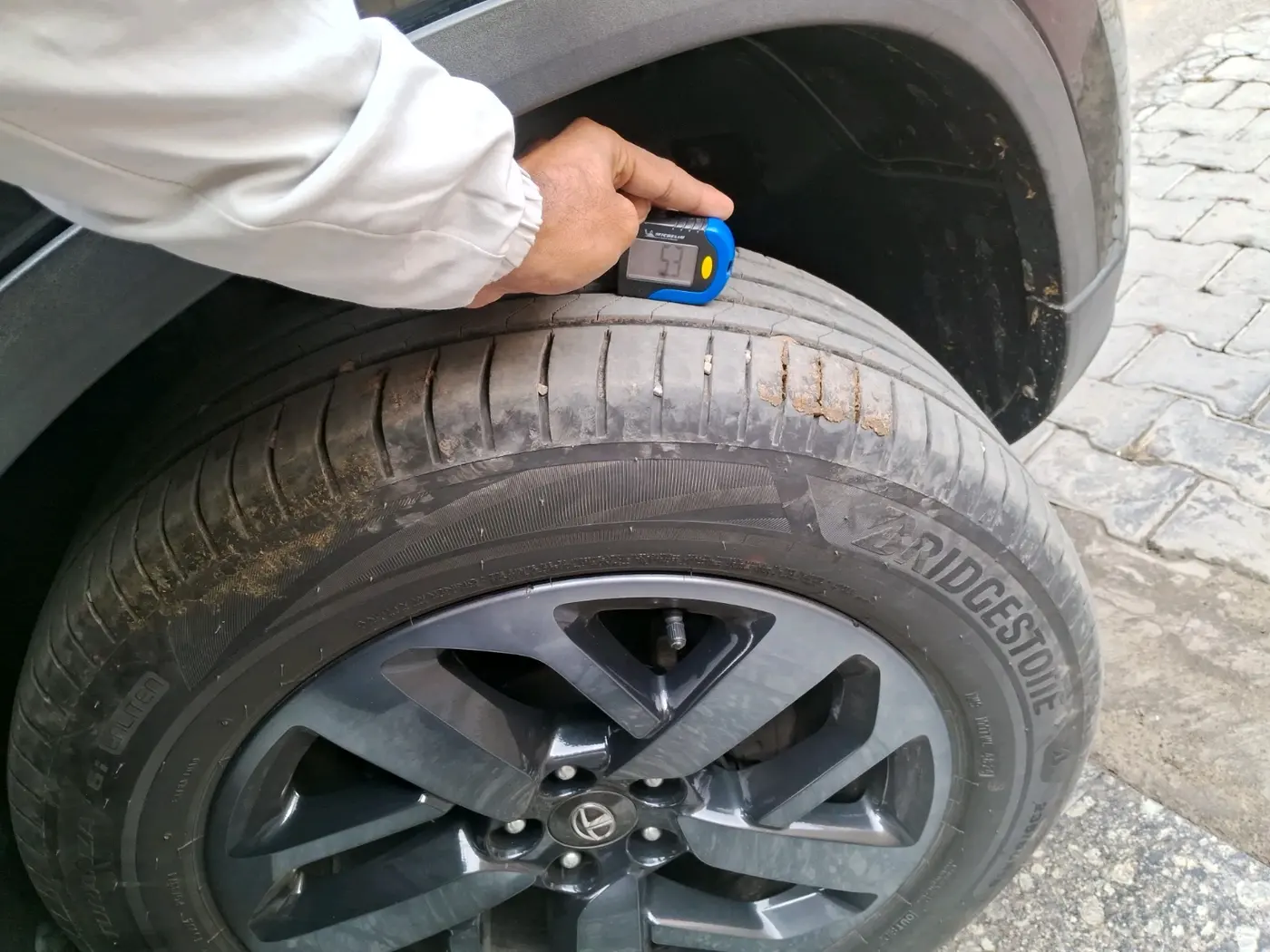 2022 Tata Harrier XZA PLUS 2.0L, Diesel, Automatic, 63,609 km, tyre