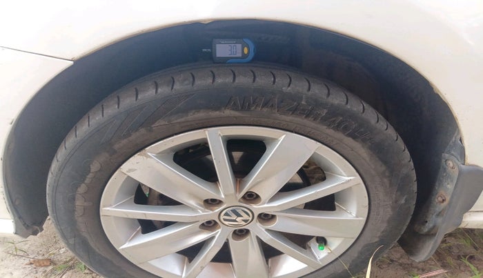 2016 Volkswagen Ameo HIGHLINE DSG 1.5 DIESEL , Diesel, Automatic, 1,11,556 km, tyre