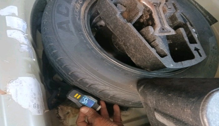 2010 Volkswagen Vento HIGHLINE PETROL AT, Petrol, Automatic, 1,00,793 km, tyre