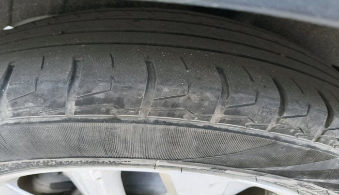 2021 Mahindra XUV300 W8 1.5 DIESEL, Diesel, Manual, 88,594 km, tyre