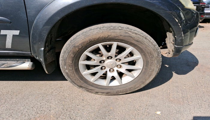 2013 Mitsubishi Pajero Sport 2.5 MT 4X4, Diesel, Manual, 83,564 km, tyre