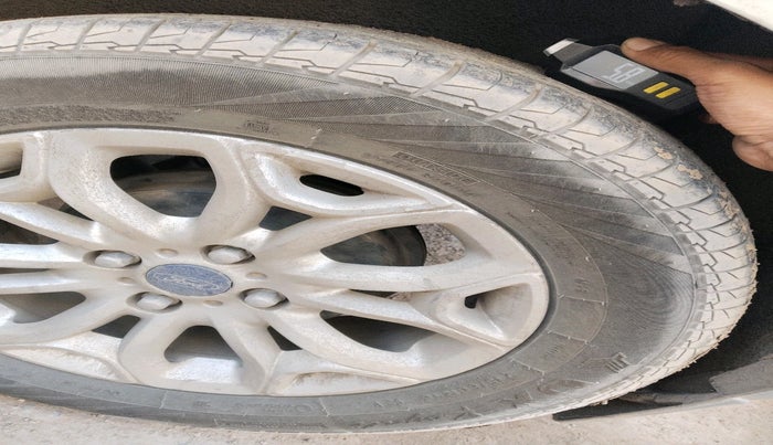 2014 Ford Ecosport TITANIUM 1.5L DIESEL, Diesel, Manual, 1,30,545 km, tyre