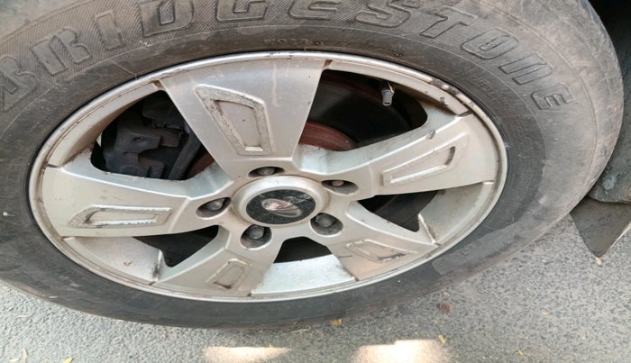 2013 Mahindra XUV500 W8, Diesel, Manual, 1,49,708 km, tyre