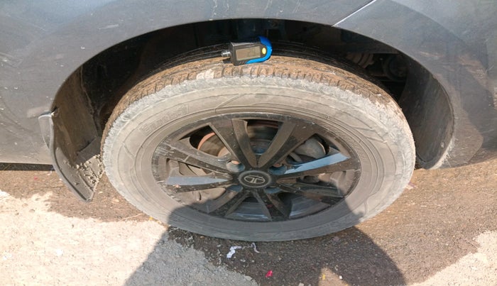 2014 Tata Indica Vista VX TECH QUADRAJET, Diesel, Manual, 1,35,488 km, tyre