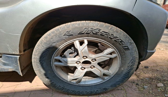 2015 Mahindra Scorpio S10, Diesel, Manual, 1,63,748 km, tyre