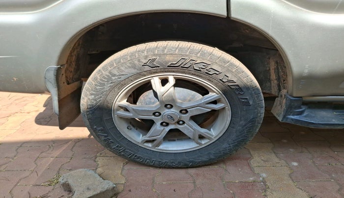 2015 Mahindra Scorpio S10, Diesel, Manual, 1,63,748 km, tyre