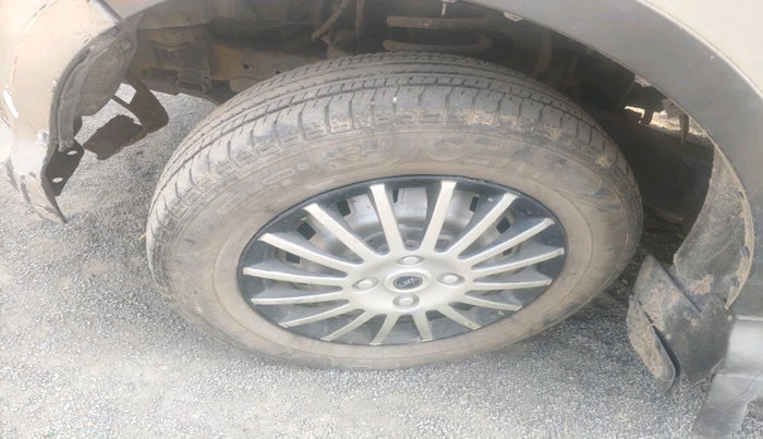 2013 Mahindra Xylo D2, Diesel, Manual, 1,57,305 km, tyre