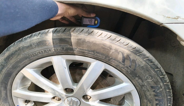 2010 Maruti SX4 ZXI, Petrol, Manual, 1,81,825 km, tyre