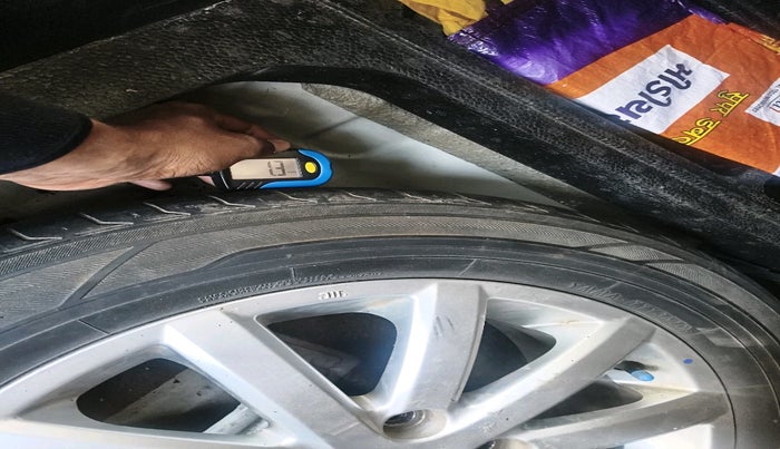 2010 Maruti SX4 ZXI, Petrol, Manual, 1,81,825 km, tyre