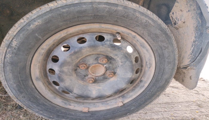 2012 Toyota Etios Liva GD, Diesel, Manual, 1,07,063 km, tyre