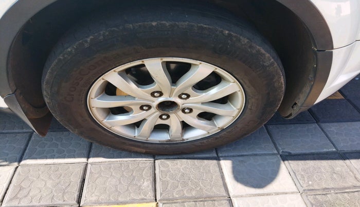 2015 Mahindra XUV500 W10, Diesel, Manual, 1,63,339 km, tyre