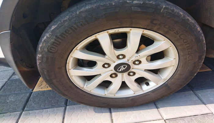 2015 Mahindra XUV500 W10, Diesel, Manual, 1,63,339 km, tyre