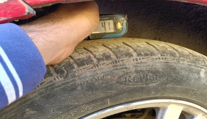 2012 Honda Brio V MT, Petrol, Manual, 44,081 km, tyre