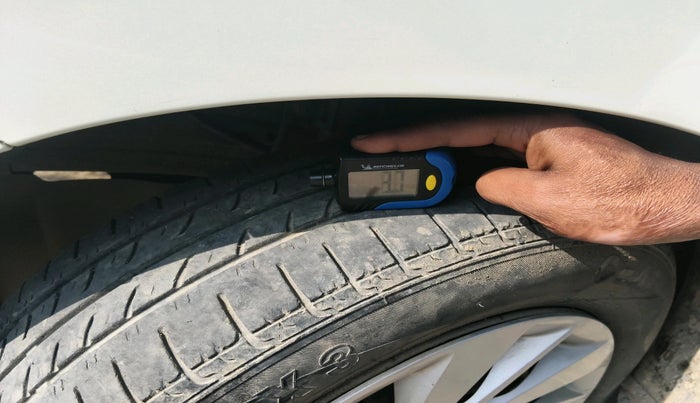 2019 Maruti Ertiga VXI SHVS, Petrol, Manual, 1,48,789 km, tyre