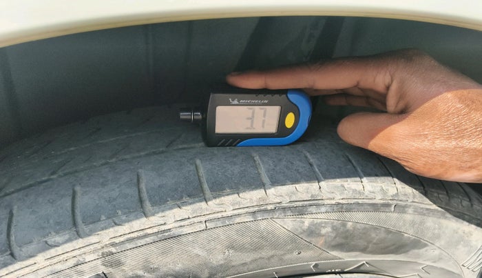 2019 Maruti Ertiga VXI SHVS, Petrol, Manual, 1,48,789 km, tyre