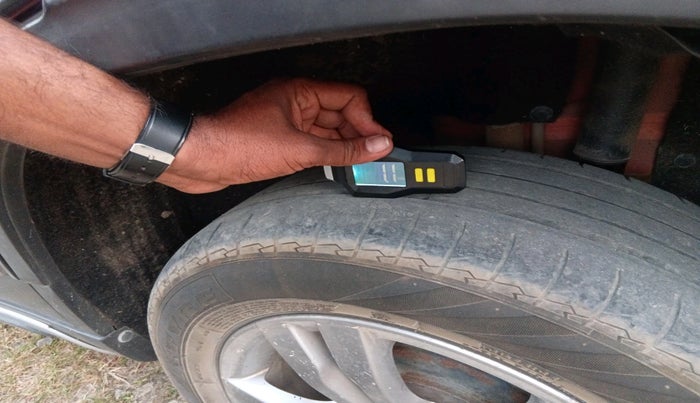 2018 Maruti Vitara Brezza ZDI, Diesel, Manual, 94,966 km, tyre