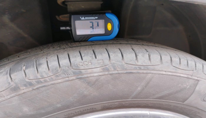 2018 Renault Kwid RXT 1.0 AMT (O), Petrol, Automatic, 76,124 km, tyre