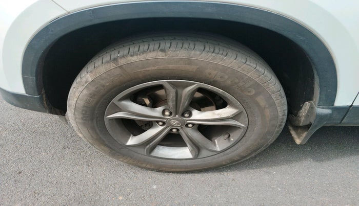 2020 Tata Harrier XZA 2.0L, Diesel, Automatic, 1,45,790 km, tyre