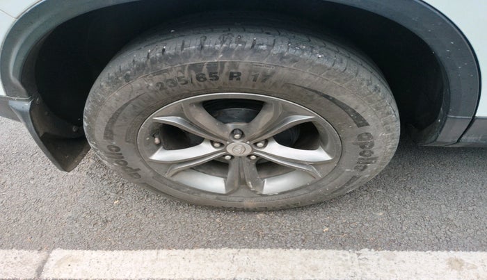 2020 Tata Harrier XZA 2.0L, Diesel, Automatic, 1,45,790 km, tyre