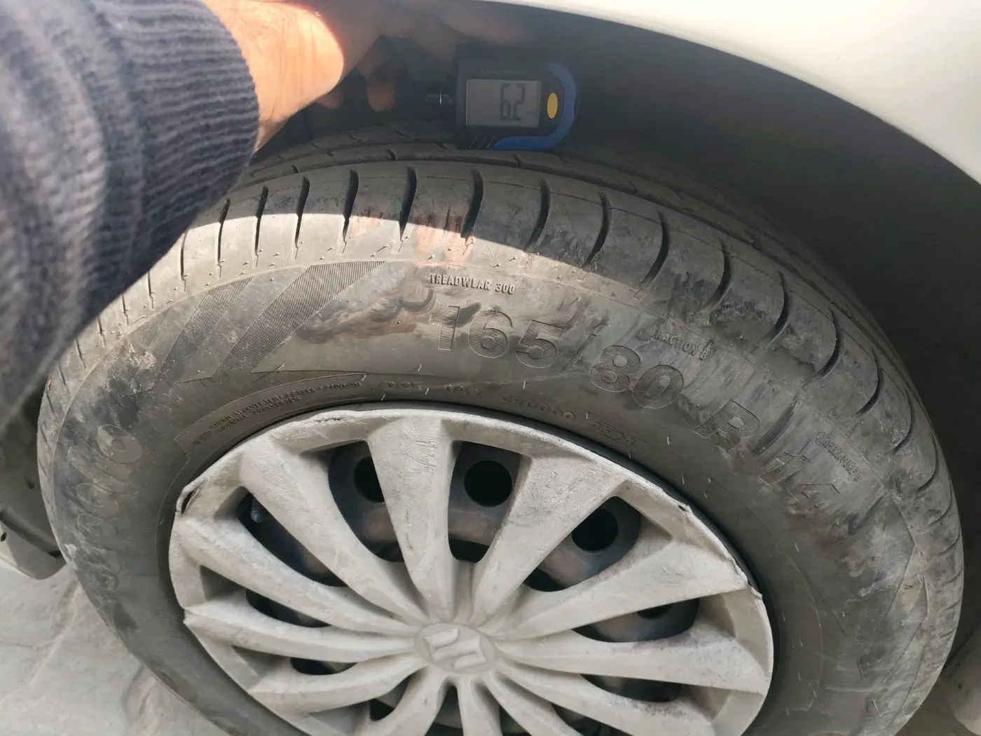 2016 Maruti Swift Dzire VXI, CNG, Manual, 1,32,884 km, tyre