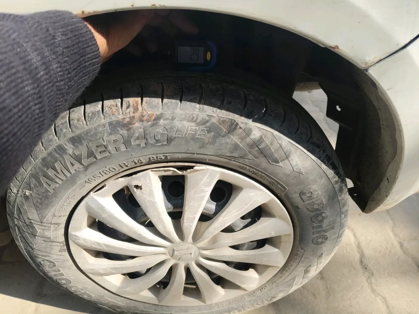 2016 Maruti Swift Dzire VXI, CNG, Manual, 1,32,884 km, tyre