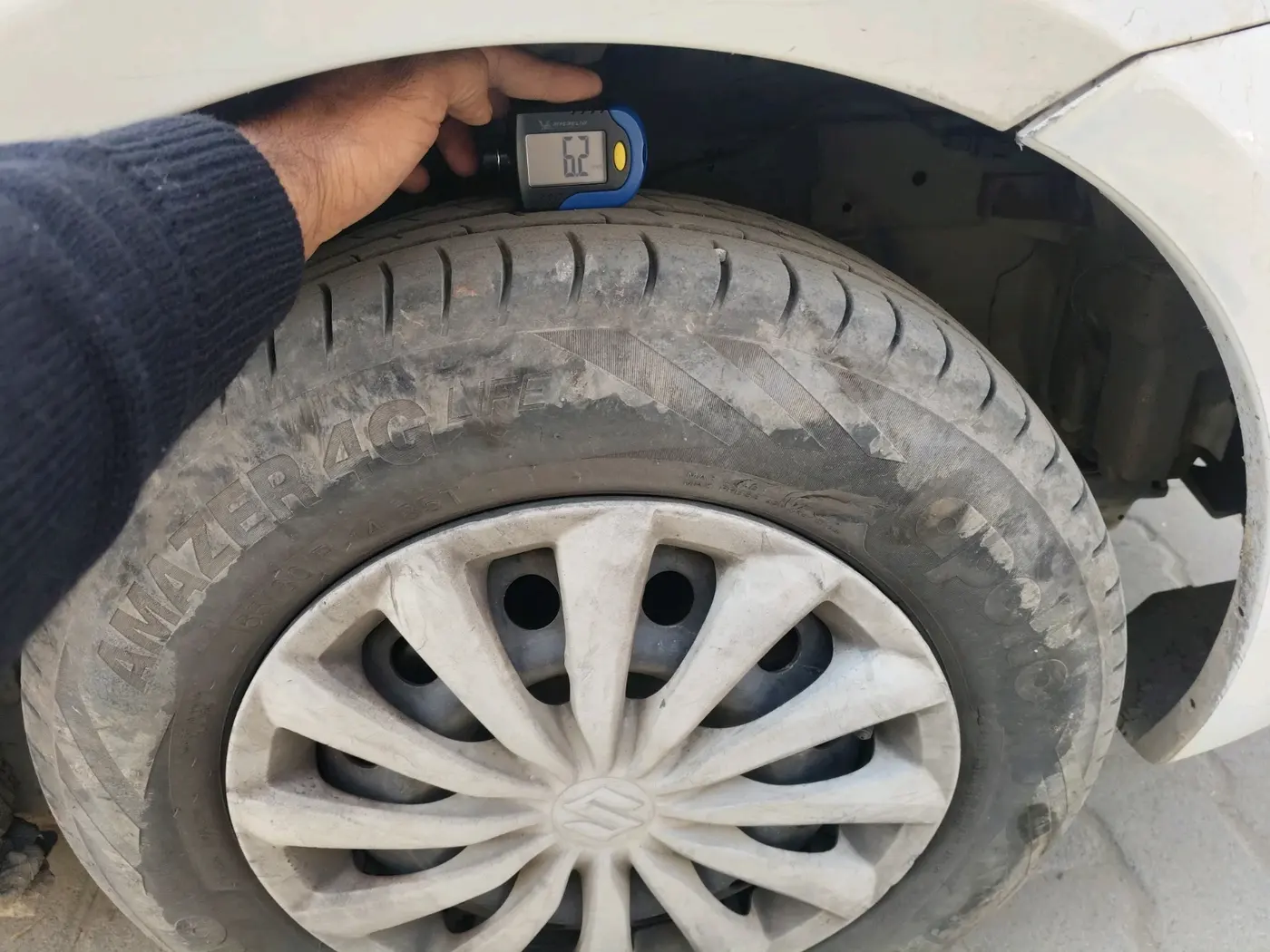 2016 Maruti Swift Dzire VXI, CNG, Manual, 1,32,884 km, tyre