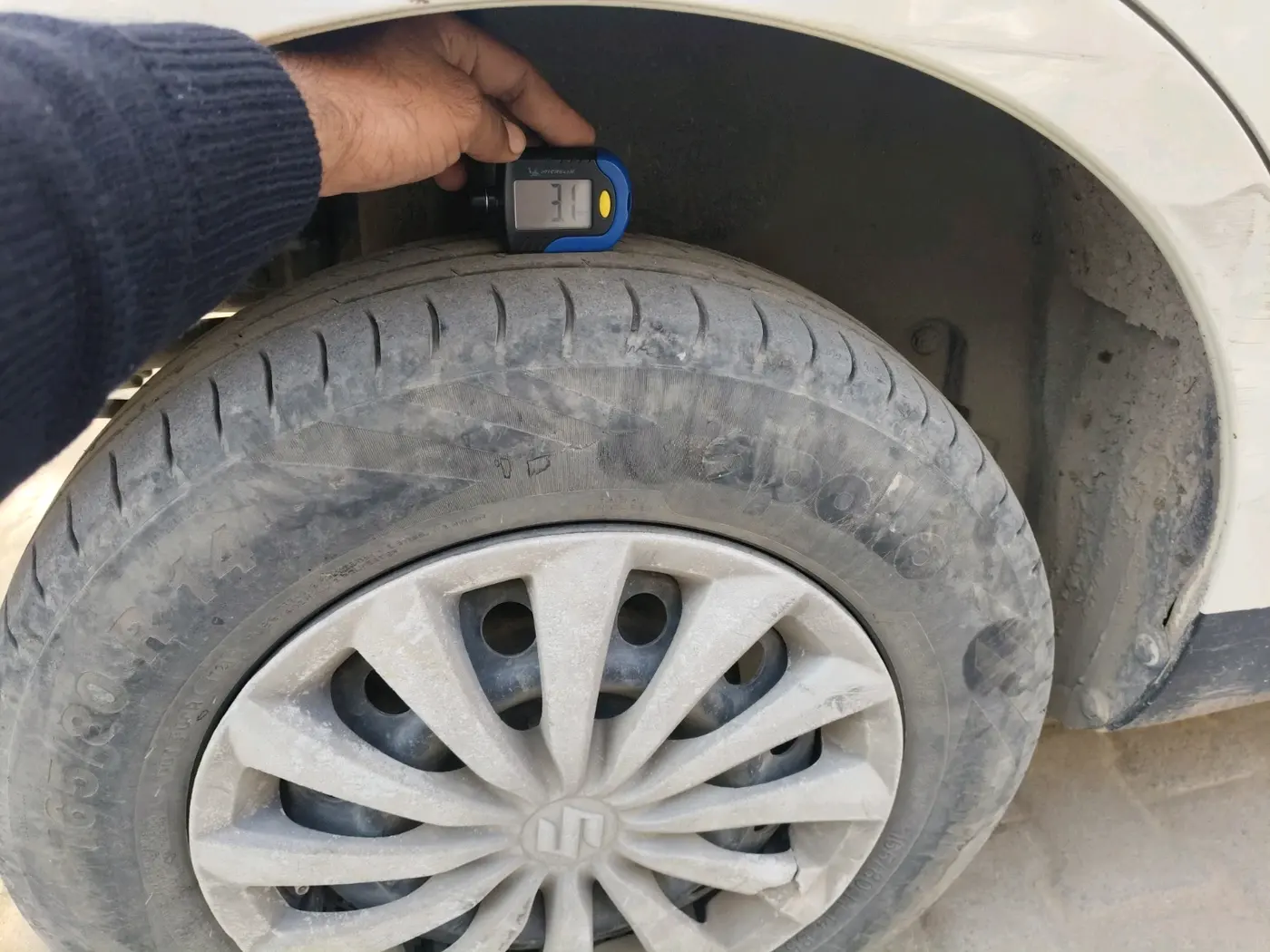 2016 Maruti Swift Dzire VXI, CNG, Manual, 1,32,884 km, tyre
