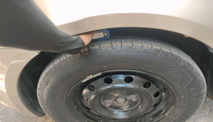 2011 Maruti Swift Dzire VXI, Petrol, Manual, 53,734 km, tyre