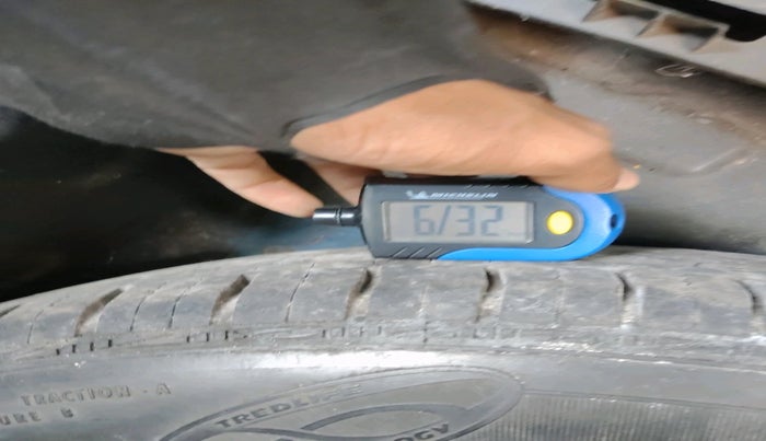 2011 Maruti Swift Dzire VXI, Petrol, Manual, 53,734 km, tyre