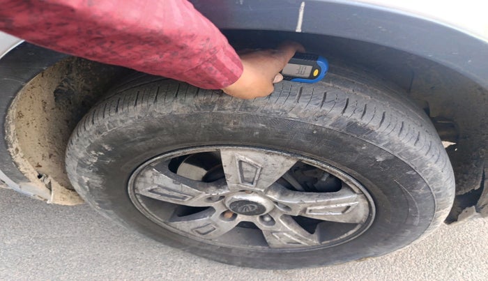 2015 Mahindra XUV500 W8, Diesel, Manual, 83,523 km, tyre