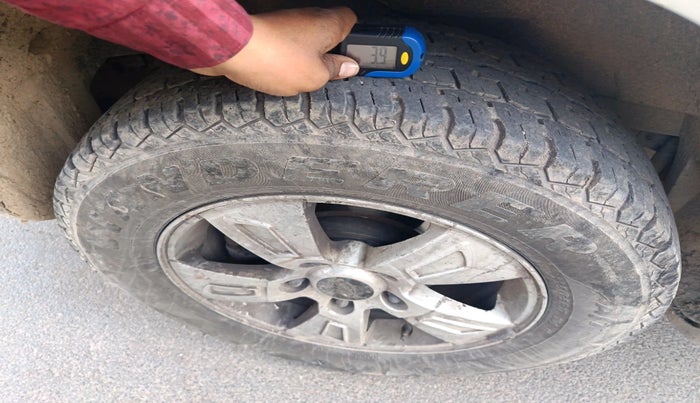 2015 Mahindra XUV500 W8, Diesel, Manual, 83,523 km, tyre