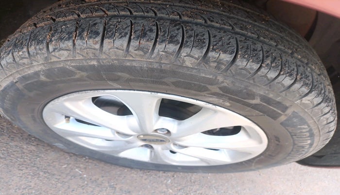 2014 Ford Classic 1.4 TITANIUM DIESEL, Diesel, Manual, 1,38,152 km, tyre