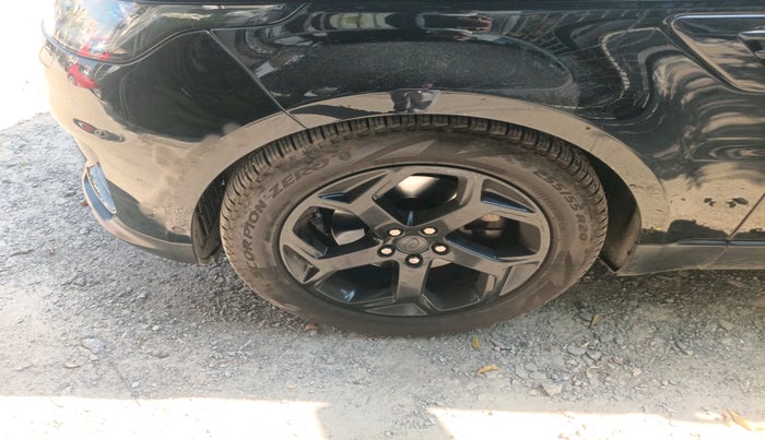 2018 Landrover Range Rover Sport SE 3.0 DIESEL, Diesel, Automatic, 1,07,099 km, tyre