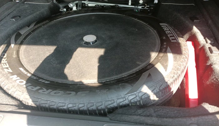 2018 Landrover Range Rover Sport SE 3.0 DIESEL, Diesel, Automatic, 1,07,099 km, tyre