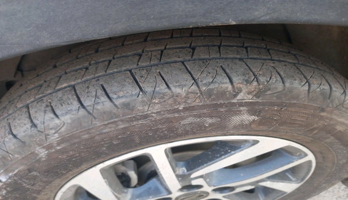 2022 Mahindra XUV300 W8 (O) 1.5 DIESEL AMT, Diesel, Automatic, 88,533 km, tyre