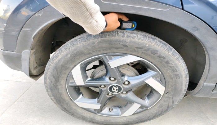 2021 Hyundai VENUE SX 1.5 CRDI, Diesel, Manual, 1,61,877 km, tyre