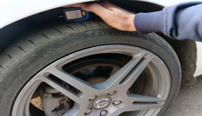 2013 Volvo S60 SUMMUM D4, Diesel, Automatic, 1,02,309 km, tyre