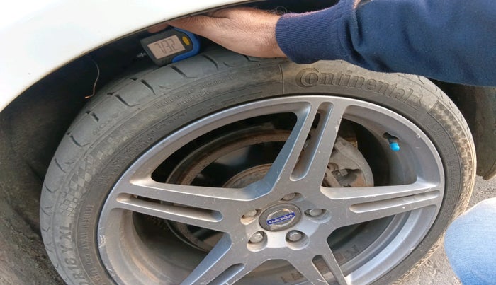 2013 Volvo S60 SUMMUM D4, Diesel, Automatic, 1,02,309 km, tyre