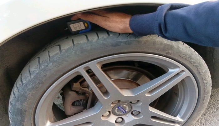 2013 Volvo S60 SUMMUM D4, Diesel, Automatic, 1,02,309 km, tyre